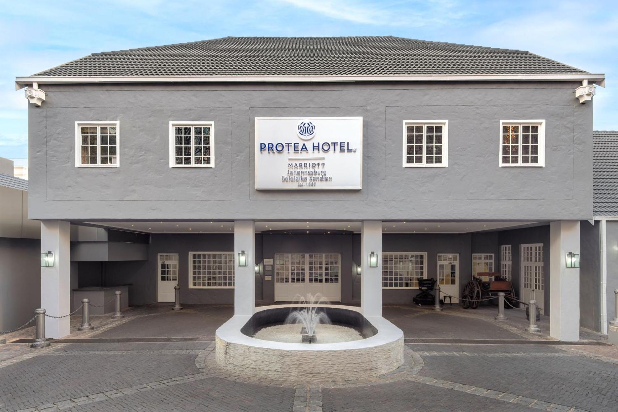 Protea Hotel By Marriott Johannesburg Balalaika Сэндтон Экстерьер фото